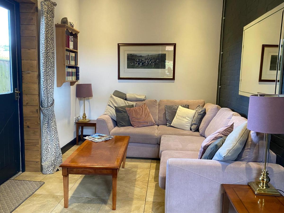 Betsey Trotwood. Historic Stylish 2-Bed Cottage. Blundeston Eksteriør billede