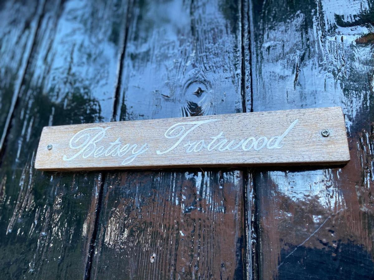 Betsey Trotwood. Historic Stylish 2-Bed Cottage. Blundeston Eksteriør billede