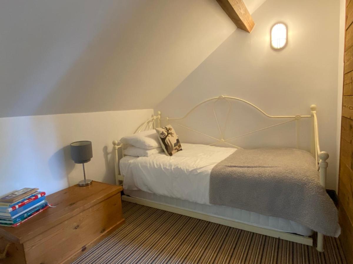 Betsey Trotwood. Historic Stylish 2-Bed Cottage. Blundeston Eksteriør billede