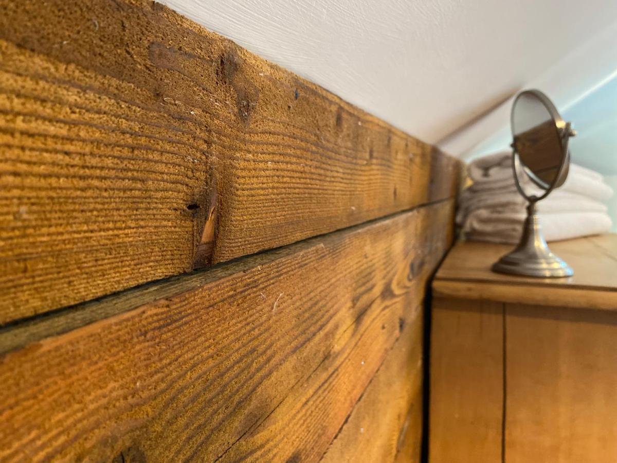Betsey Trotwood. Historic Stylish 2-Bed Cottage. Blundeston Eksteriør billede