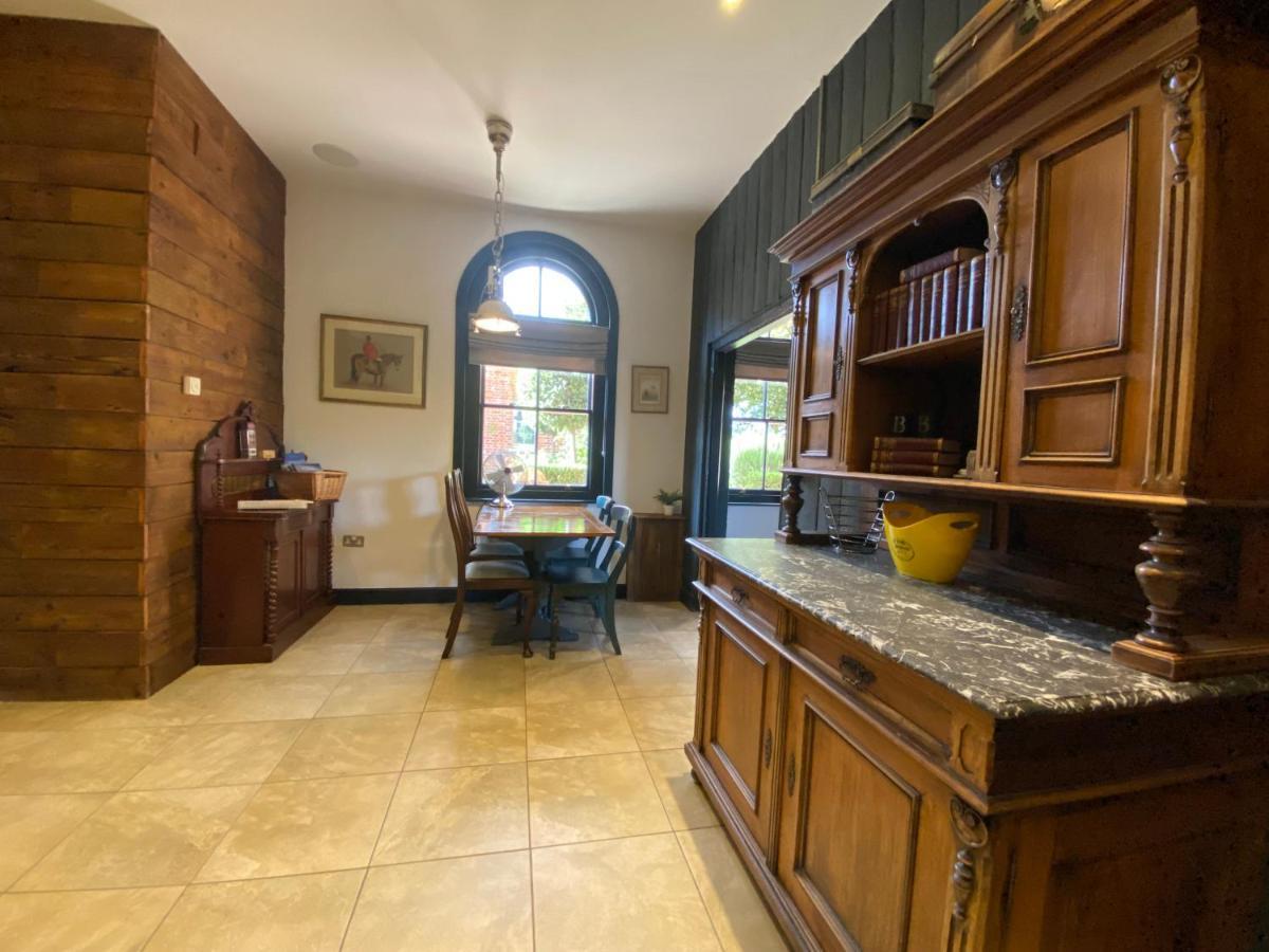 Betsey Trotwood. Historic Stylish 2-Bed Cottage. Blundeston Eksteriør billede